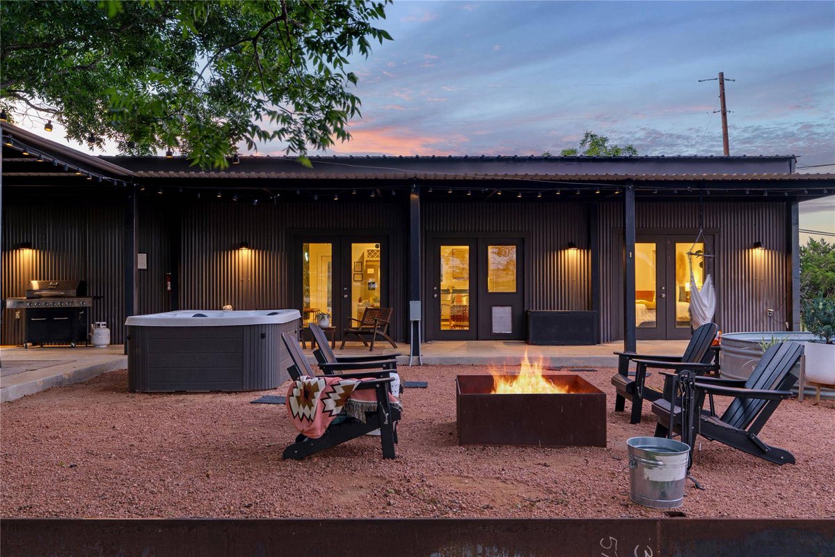 justincofield's tweet image. Price just dropped on this Hill Country gem! 💸 849 W Live Oak ST, Fredericksburg, TX – turnkey STR, modern 2BR/1.5BA, epic outdoor spaces &amp;amp; ready to earn. Don’t miss your chance! 

Details: ownalittlepieceoftexas.com/d8re0kvy 

#PriceDrop #FredericksburgTX