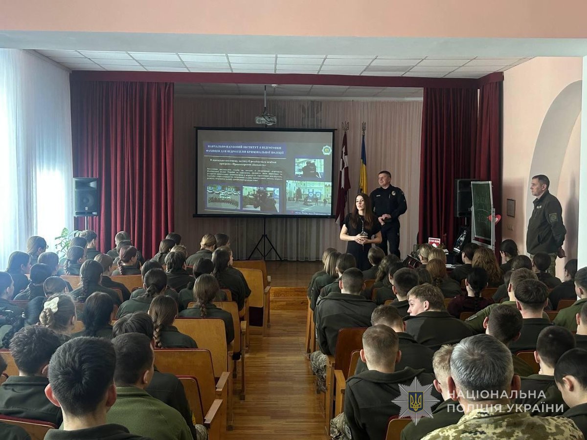 Тривають профорієнтаційні зустрічі з майбутніми правоохоронцями‼

деталі тут: tinyurl.com/mmj584kv

#волинь #поліція #профорінтаційна_робота