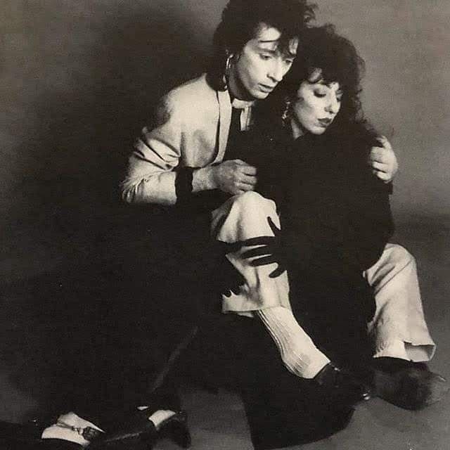 Richard12015331's tweet photo. Johnny Thunders and Patti Palladin, Photo Leee Black Childers #JohnnyThunders #PattiPalladin #PunkandNewWave https://t.co/JAJVSCACpk