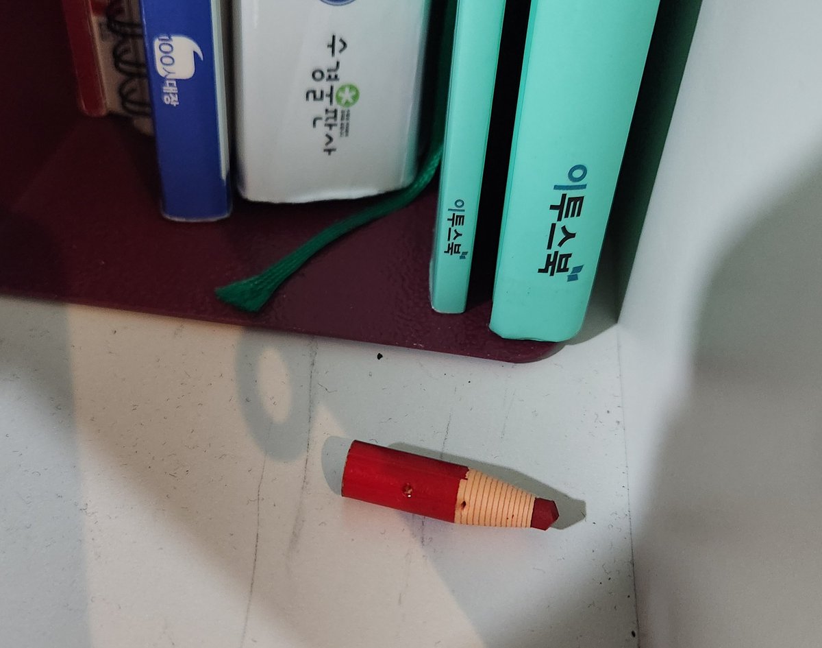 오늘 국어,수학,경제,생윤햇는데
사문,국어,수학 더하다자야됨!!!
채점하다가 색연필다씀 새거 깔말!!!!