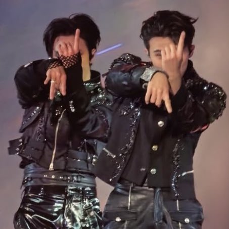 얼굴 가려도 잘생겼어