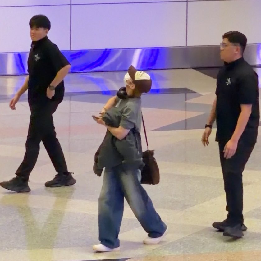 taehyun was recording us 😭🫶 #TXTinKL