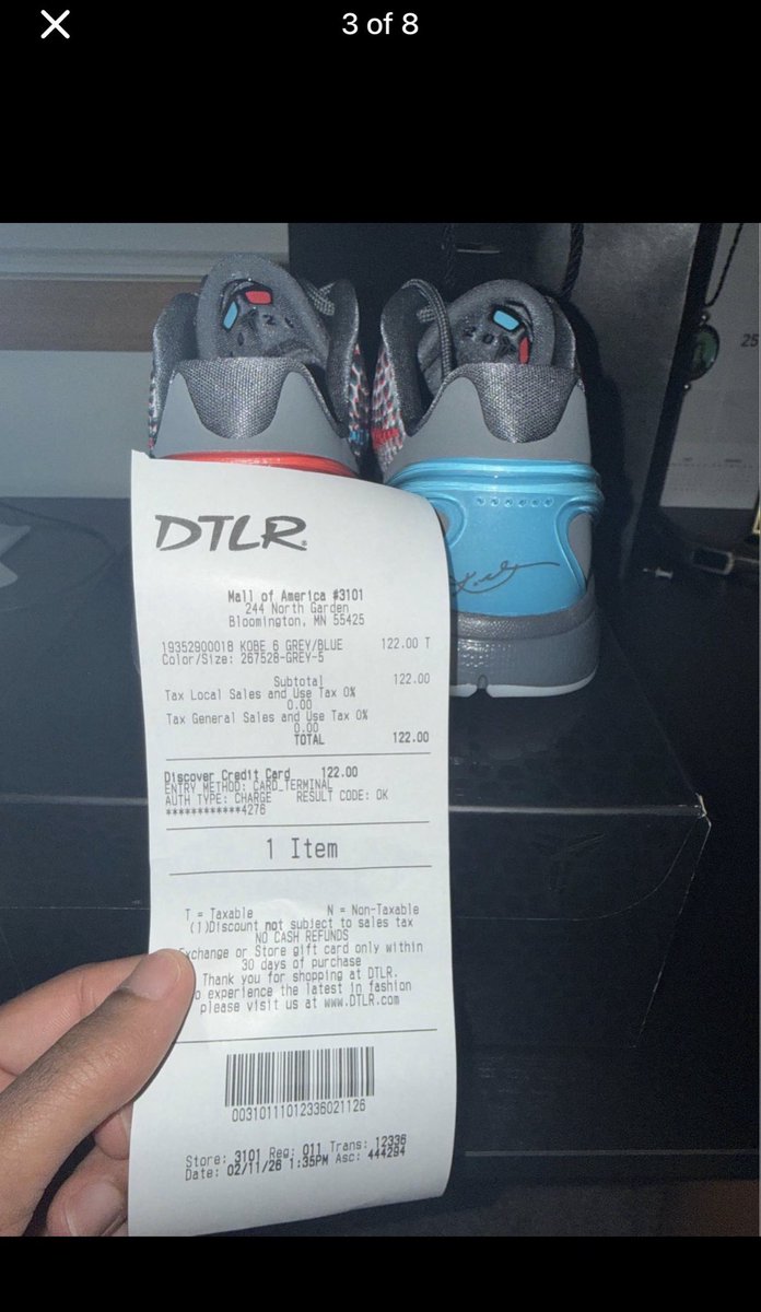 solesmooth's tweet photo. @nikestore @nikestore these came out early? https://t.co/FZIo9qTI4p