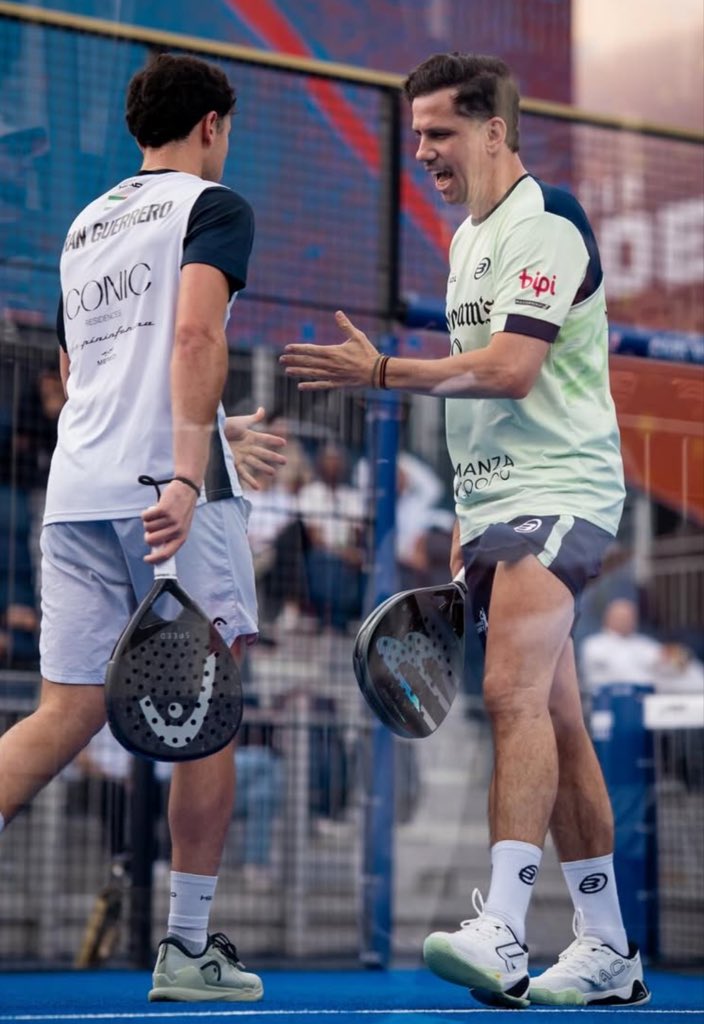 Paquito Navarro es un superdotado de este deporte. Cumplió 37 años y sigue matándose con chavales que tienen 15 años menos. Con sus recursos, la táctica y el globo pinchado, se los llevó a su terreno. Estará entre los 4 mejores. Genio. Incombustible. La guitarra retumba en Riad.