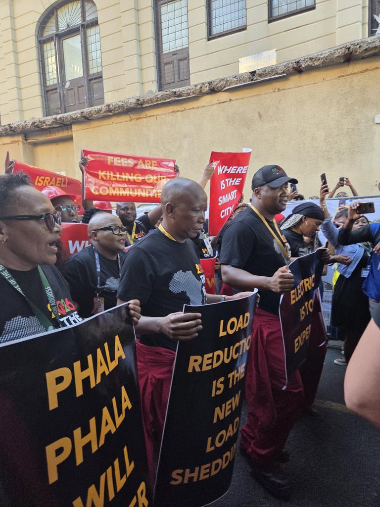 EFF Leader Julius Malema led his fellow MPs to the Cape Town City Hall ahead of the delivery of SONA highlighting some of the concerns that they say government has failed to address #sabcnews