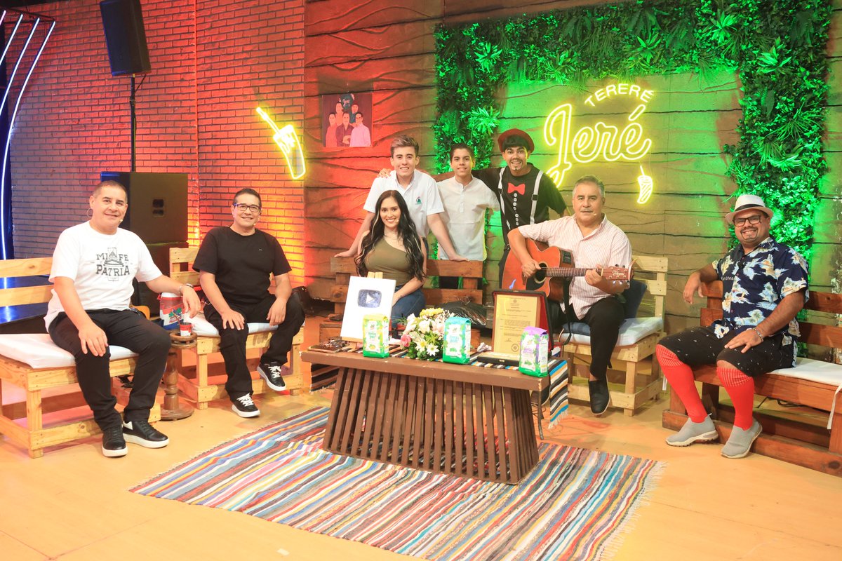 tererejerepy's tweet image. ¡Hoy tormenta de corazones en el set! 💕 ¡Te esperamos para celebrar el amor! ❤️

#tererejerepy por #telefuturopy