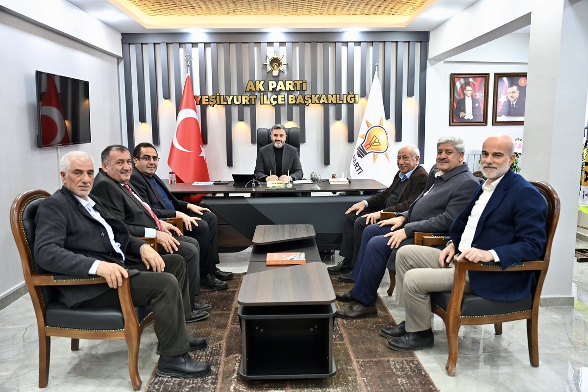 ramazanyaylaci's tweet photo. 📍AK Parti #Yeşilyurt İlçe Başkanlığı

Kıymetli Büyükşehir meclis üyelerimizi parti binamızda misafir etmekten memnuniyet duyduk.
 Nazik ziyaretlerinden dolayı kendilerine teşekkür ediyorum. https://t.co/D3tC4QSUhx