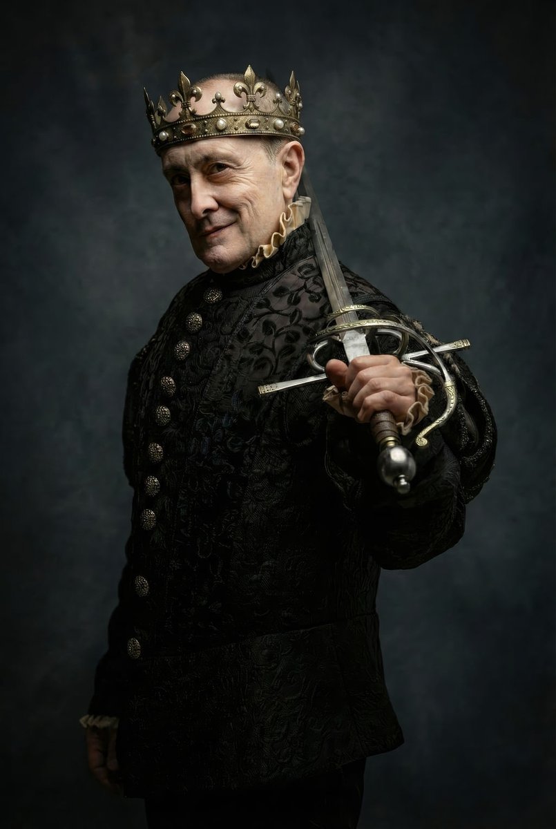 Richard III is a real cut up; a witty, narcissistic serial killer willing to turn the country upside down in pursuit of a crown. Sound familiar? Get your tix at @thecurtainorg 🎭 I am slicing my way through week 2 of rehearsals; our cast is razor sharp! 📷: @willoharephotography