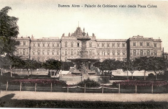 flaneurbano's tweet photo. Se licita la reconstrucción de la Fuente Monumental de hierro fundido Val d’Osne que originalmente estuvo en Parque Colón, detrás de Casa Rosada. Hoy está desmembrada: cuerpo superior en Av. de Mayo y Lima, esculturas (Neptunos y Náyades) en la ex Munich de Costanera y un Neptuno en Plaza Serbia. Se reinstala completa en Parque 3 de Febrero frente al Lawn Tennis