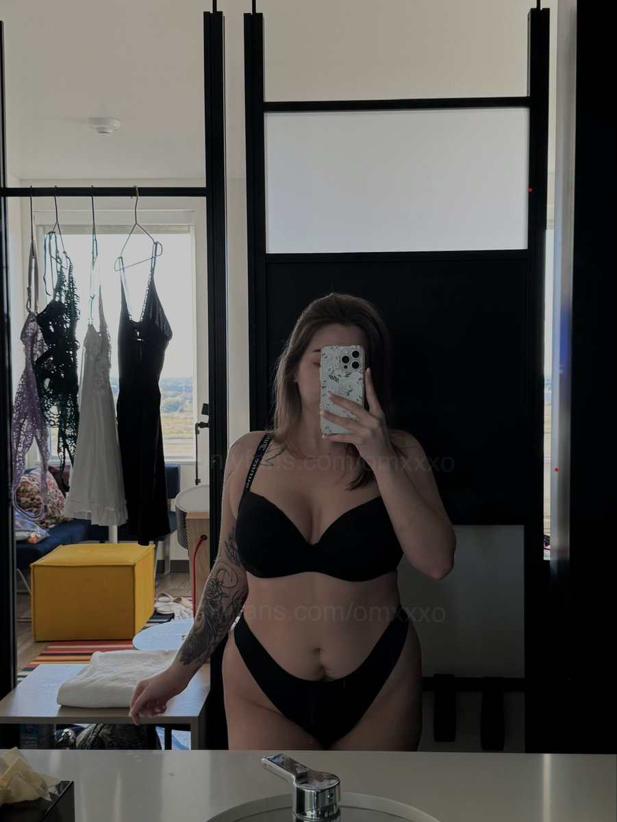 i’m cooking up something naughty for you 🤭 new content + a special discount. it’s been a long time coming and i didn’t want to come back empty handed…

promo will begin tomorrow morning and end sunday night. are you ready? i’ll see you soon 💗 

onlyfans.com/omxxxo