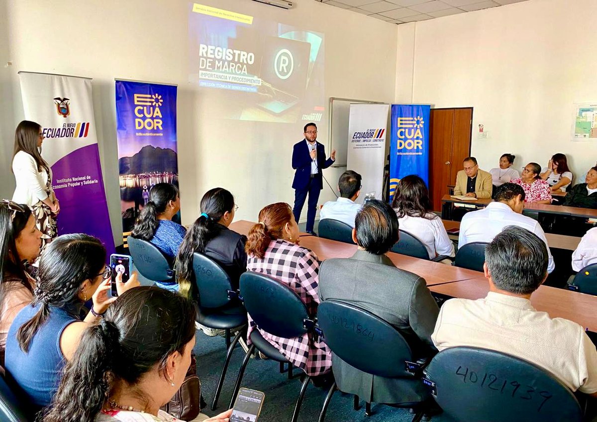 SENADI_Ecuador's tweet photo. 🤝 Brindamos la capacitación “Registro y Procedimiento de Marcas” a emprendedores y artesanos de Imbabura y Carchi, en coordinación con el @IEPS_Ec y @Produccion_Ecu.

#ElNuevoEcuador https://t.co/Nfime3lwKR