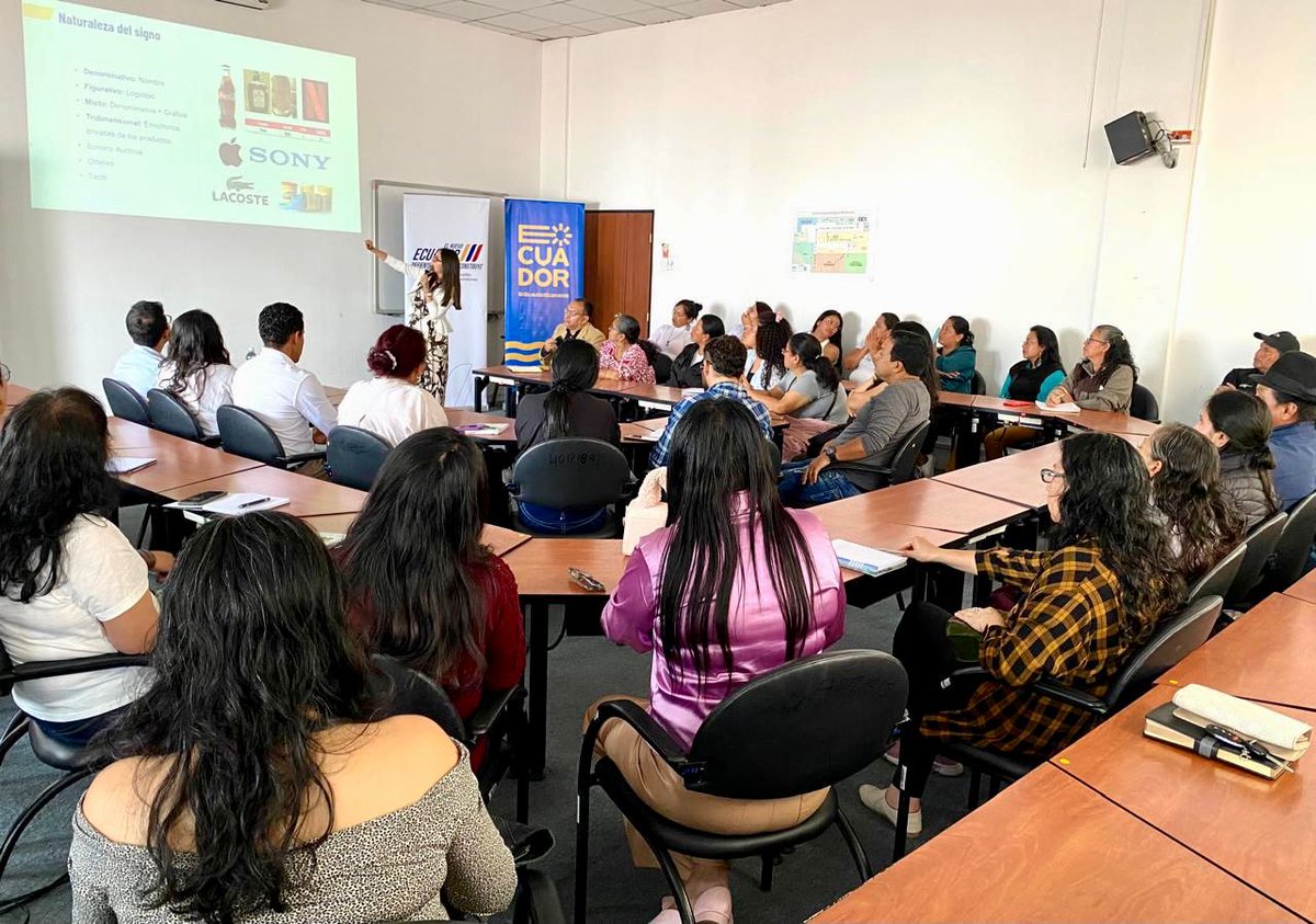 SENADI_Ecuador's tweet photo. 🤝 Brindamos la capacitación “Registro y Procedimiento de Marcas” a emprendedores y artesanos de Imbabura y Carchi, en coordinación con el @IEPS_Ec y @Produccion_Ecu.

#ElNuevoEcuador https://t.co/Nfime3lwKR