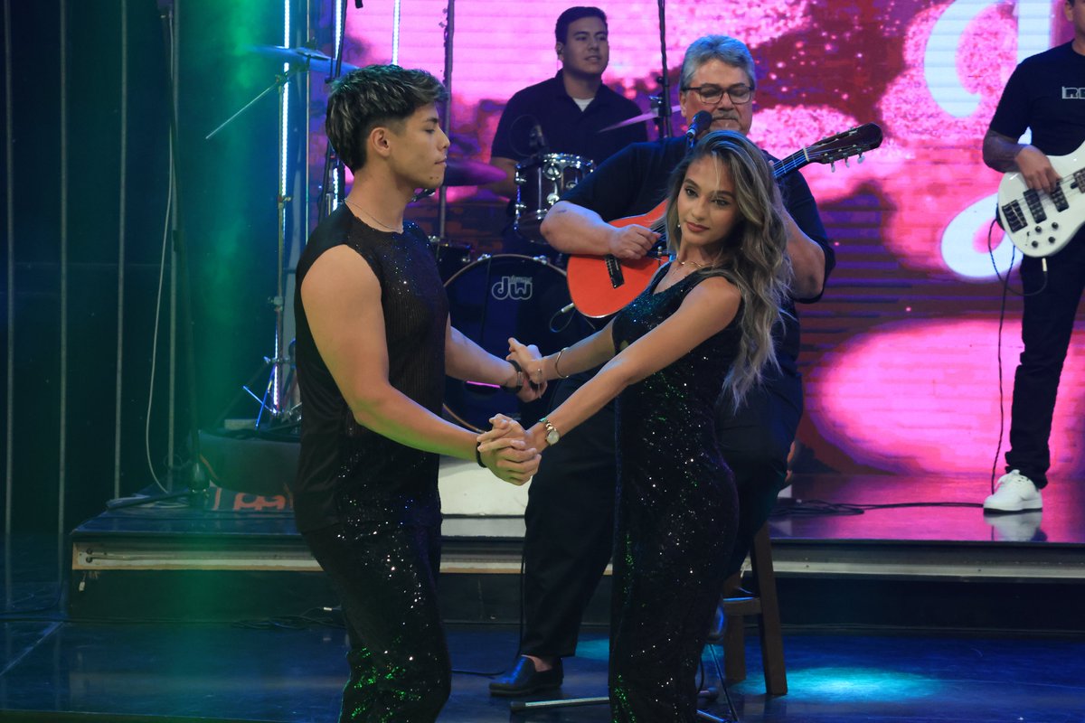 tererejerepy's tweet image. ¡Punto Trio nos deleita cantándole al amor! ❤️ 

#tererejerepy por #telefuturopy