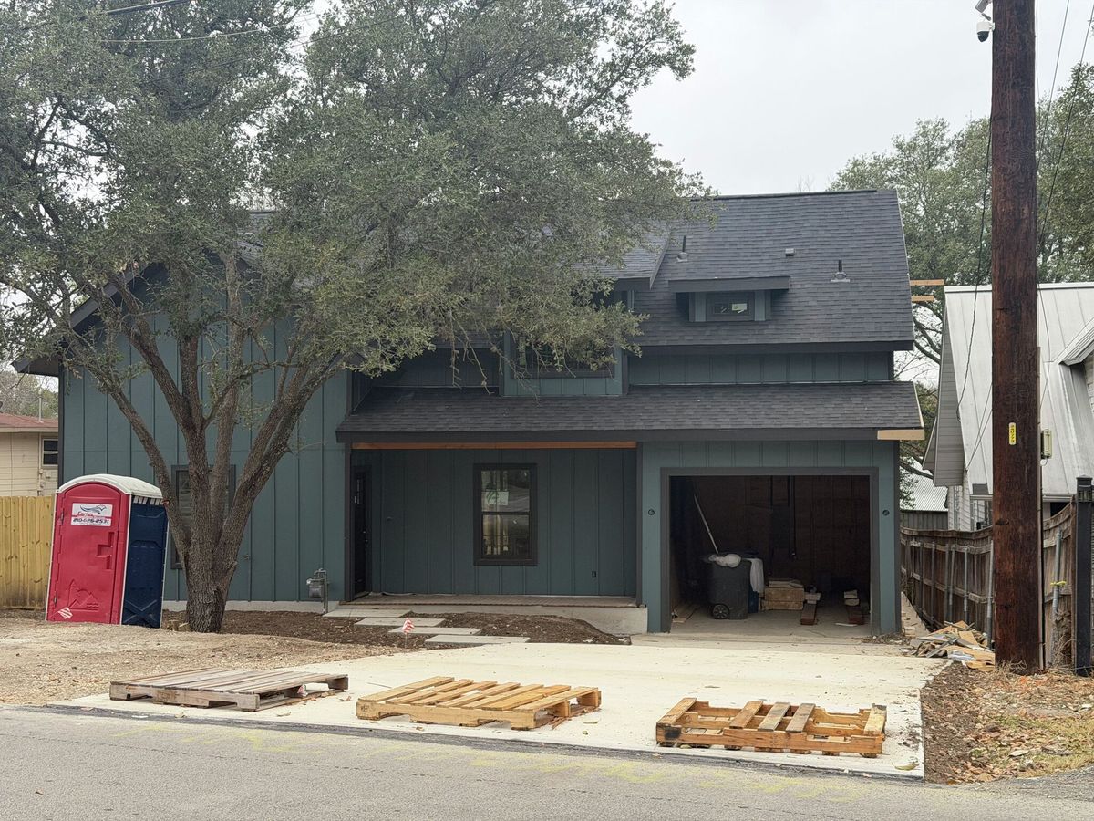 mySA's tweet image. 6 inches or 3 feet? San Antonio home sparks showdown

A stop work order and setback dispute have a San Antonio builder and neighborhood leaders telling very different stories.

Read more 🔗 bit.ly/4auPjPh