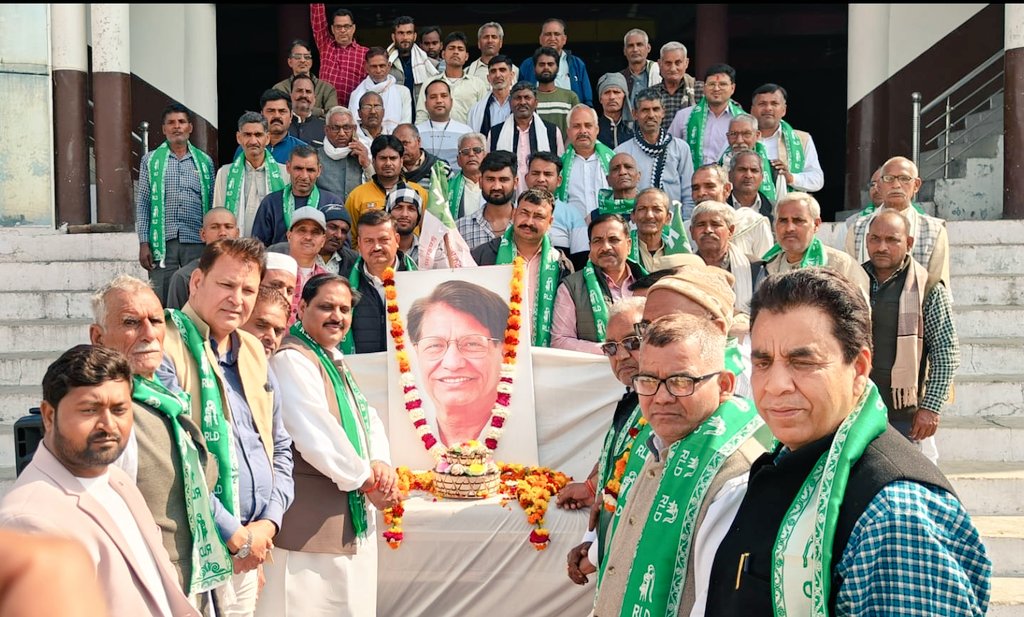 AbdullahSherwa2's tweet photo. पूर्व केंद्रीय मंत्री किसानों के मसीहा स्व चौधरी अजित सिंह जी के 87 वे जन्मदिवस पर श्रद्धा सुमन  l
🌹 https://t.co/RSjziooSi9