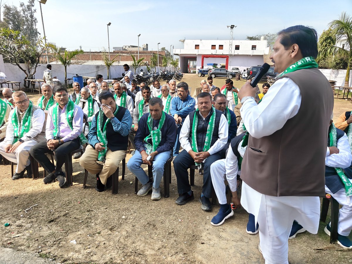 AbdullahSherwa2's tweet photo. पूर्व केंद्रीय मंत्री किसानों के मसीहा स्व चौधरी अजित सिंह जी के 87 वे जन्मदिवस पर श्रद्धा सुमन  l
🌹 https://t.co/RSjziooSi9