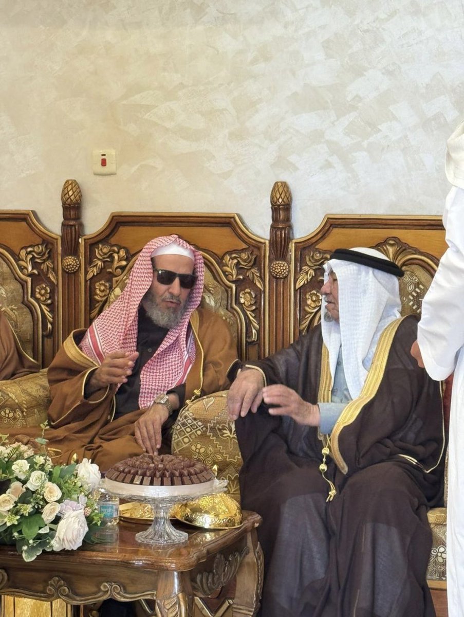 تشرفنا في صباح هذا اليوم بزيارة كريمة من فضيلة الشيخ عضو هيئة كبار العلماء والمستشار بالديوان الملكي الشيخ سعد الشثري حفظه الله،وأطال الله بعمره على الطاعة .
شاكرين ومقدرين زيارته الكريمة رغم مشاغله الكثيرة .