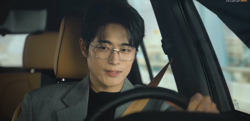 kdramaloveu's tweet photo. This man definitely needs his own romcom because look at that face 😍
#SpringFever #SpringFeverEp12 https://t.co/oVbU17U1lf