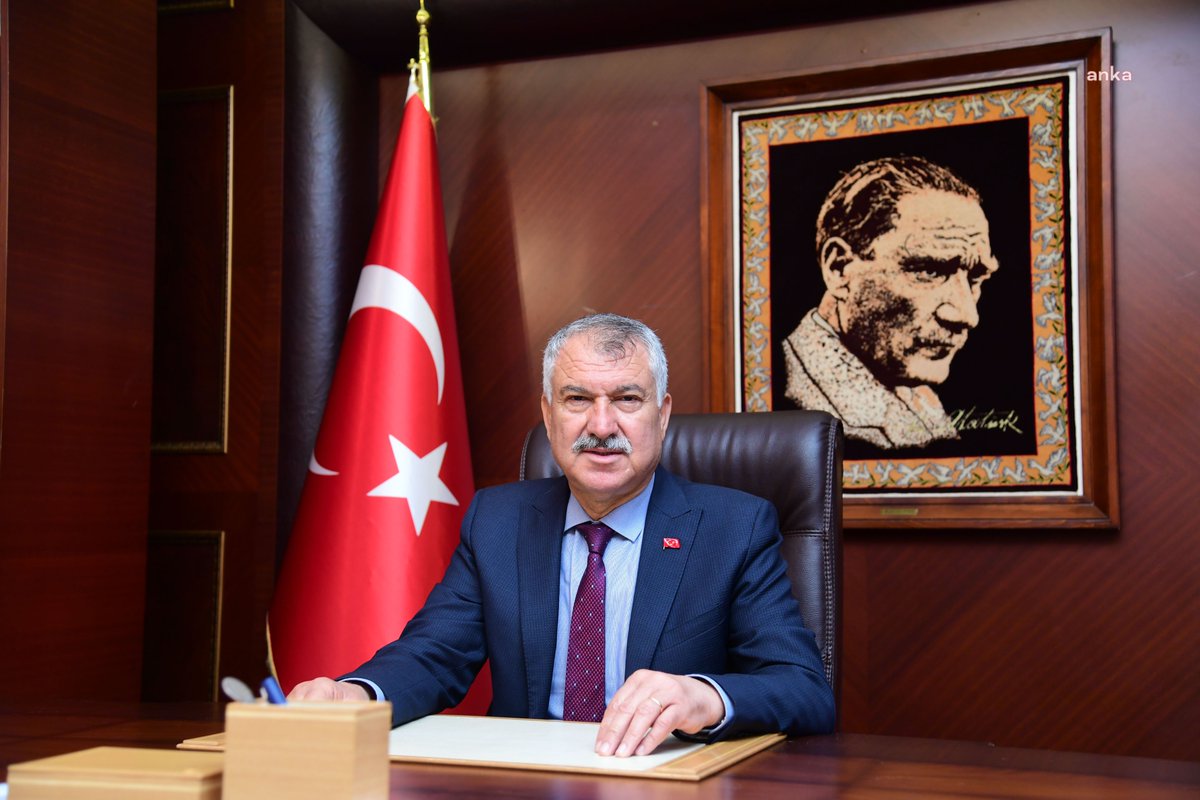 etkiIihaberyeni's tweet photo. Aziz İhsan Aktaş davasında Zeydan Karalar'ın itirafçıya sorduğu soru...

Zeydan Karalar: Rüşvet verildiği iddia edilen 17 Kasım 2017'ye kadar geçen 45 aylık sürede ödemelerinizi düzenli aldınız mı?

İtirafçı: Evet aldık.

Zeydan Karalar: Başka sorum yok.

(Salonda sessizlik...) https://t.co/gnOB8D4Uc1