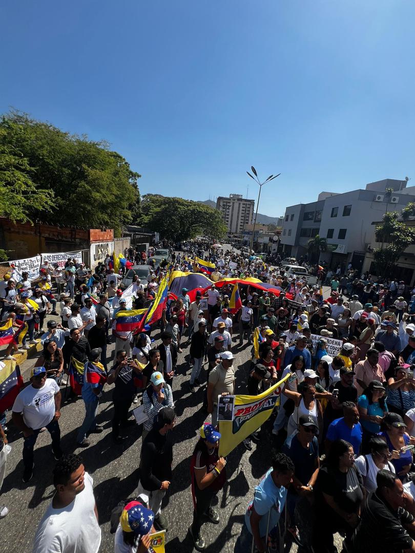 ¡Hoy marchamos en el estado Carabobo con determinación! 💪 La #GeneraciónNaranja exige justicia, libertad y el cierre de los centros de tortura. 🇻🇪🧡 #DemocraciaTotal
