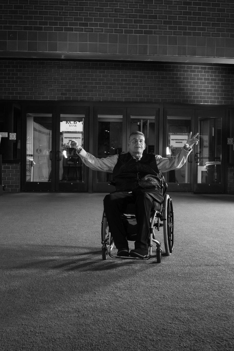 KU LEADS tweet media