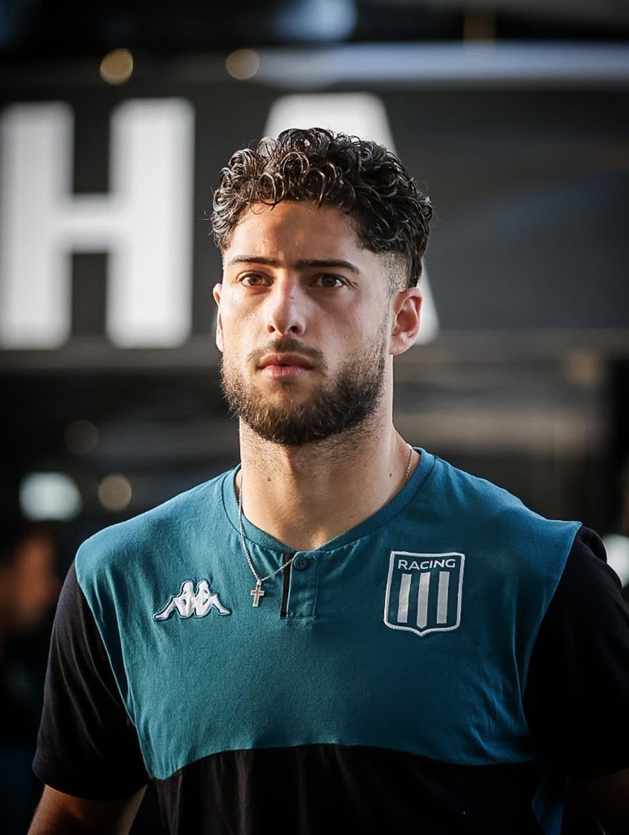 PepiLadanaj's tweet photo. #Racing continúa analizando la oferta de #Santos por Marco Di Césare. Si los objetivos a cumplir son bajos, La Academia estaría dispuesto a aceptar que la negociación sea a través de un préstamo. 

👉 El ofrecimiento del club brasileño es de u$s 800.000 por una cesión de un año con una obligación de compra de u$s 5M por el 75%.