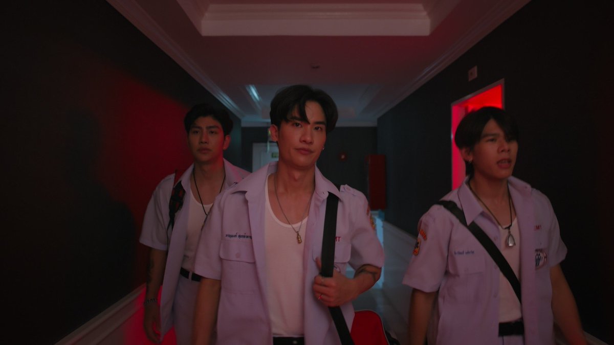 อย่างกับบอยแบนด์ #ADogAndAPlane