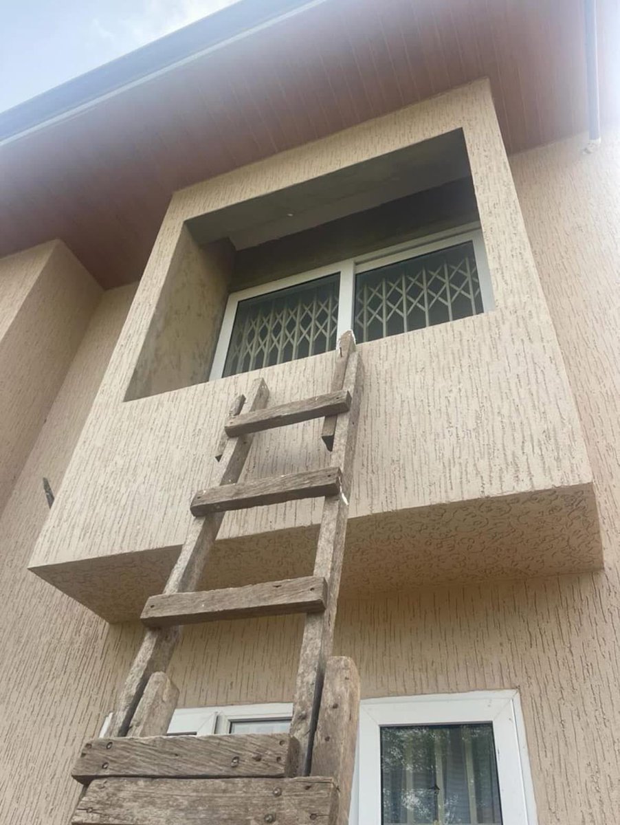 MenzPaint's tweet image. What is Grafiato Paint 🎨 

Graffiato paint is a water resistant and thick textured readymade decorative coating for your wall. people prefer grafiato now because it is more durable and beautiful..

menzpaints@outlook.com
+233577776019 

#Oyarifa #Accra 
#Esreso #Kumasi