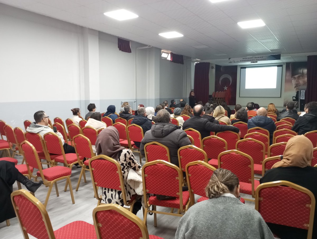 CorluBorsas's tweet photo. Rehber öğretmenimiz Songün YILMAZ tarafından 10. sınıf velilerimize ders seçimi ile ilgili bilgilendirme semineri yapıldı. @drazizyeniyol @CorluMem @hete61 https://t.co/zVdNWzzxwx
