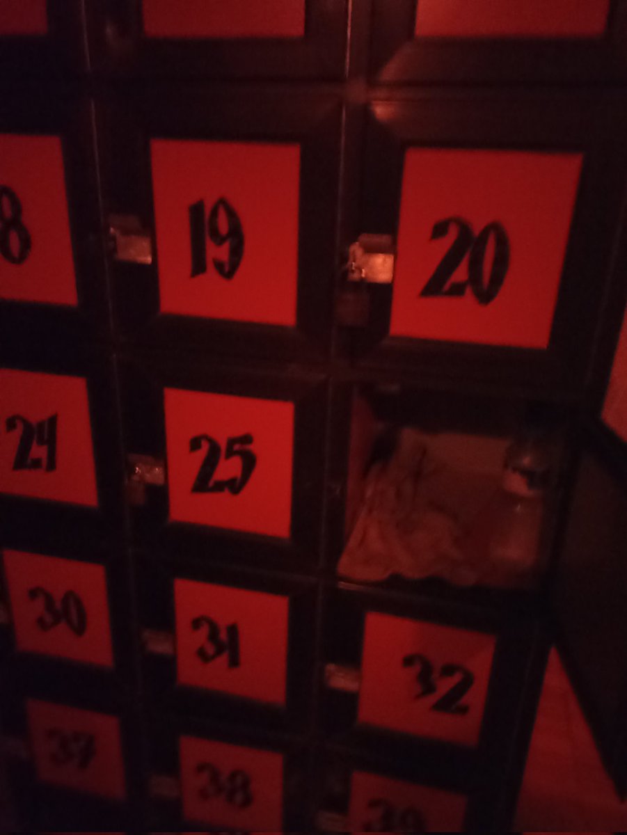 mapagpantasya's tweet photo. Sauna... https://t.co/xcfG7N4pal