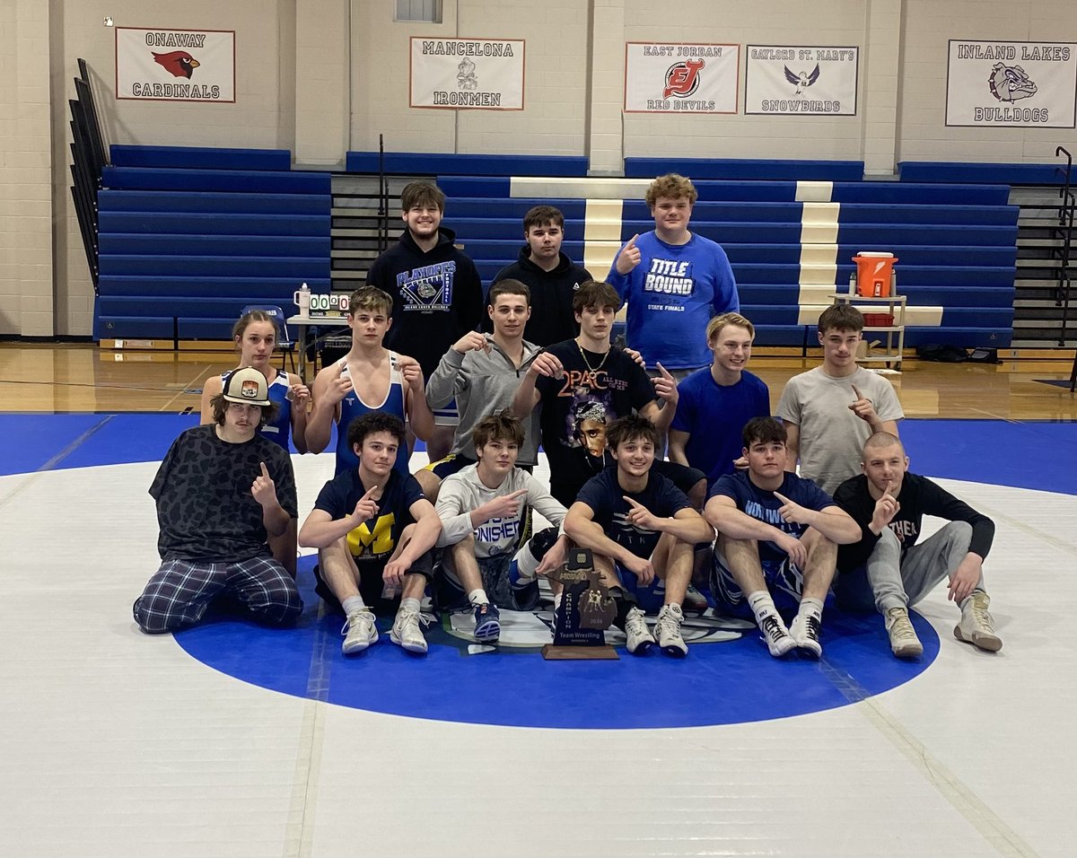 Avery57053214's tweet photo. District champs!!! 2nd time in 4 years. I cannot explain how excited I am to see how far we can go. #hardwork #dedication https://t.co/w4aTjwcBKx