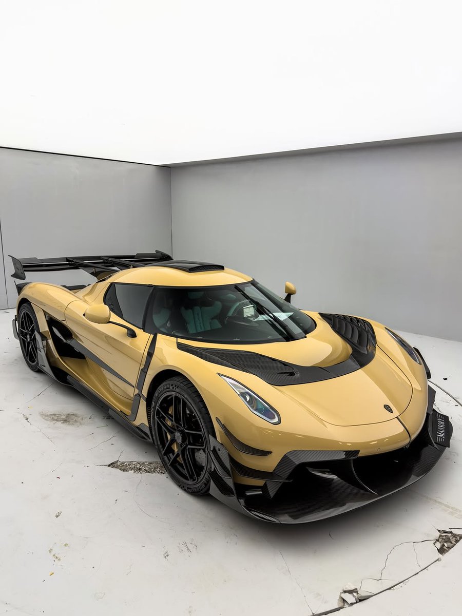 ThrottleCars's tweet photo. Mansory got its hands on a Koenigsegg https://t.co/UgprPVYUu7