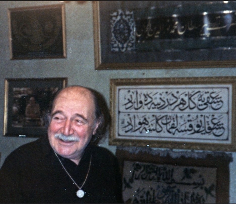 "Kalbim derin kederler içinde
attığı zaman,
Bana yaşa der gibi gülen senin
yüzündü..."
🌹🌿🌹
Aşkî Sultan Muzaffer Ozak Hz.leri'ni, Hakk'a vuslat yıl dönümünde hasretle yâd ediyoruz...

#MuzafferOzak (k.s)