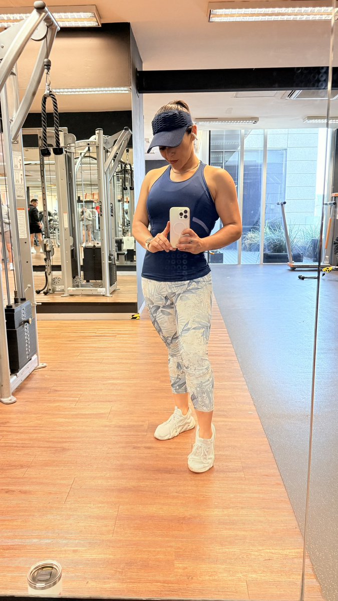 xcarlacontreras's tweet image. Llegamos al jueves chiquito y por fin vine a entrenar xk bendis en casa. Nos vemos más tarde en el #shot