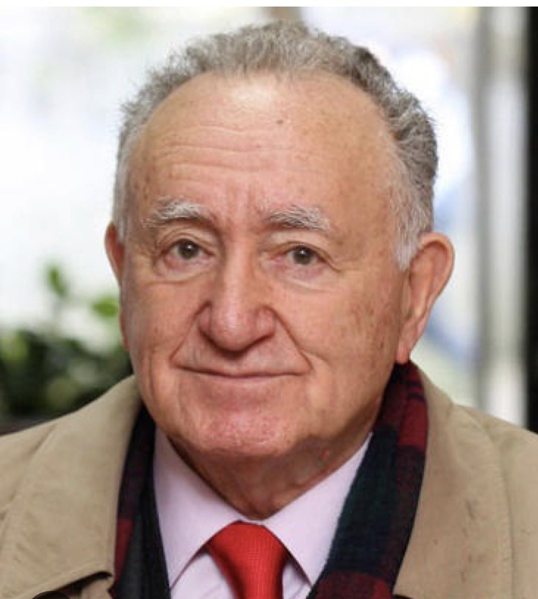 Morreu Xesús Alonso Montero, dos últimos polígrafos das nosas  letras, dos tempos dos q había q facer de todo porque estaba todo por facer. Idealista e comunista. Traballador incansable pola nosa cultura. Este libro del , un máis, deixoume namorado da cultura galega pra sempre 😢