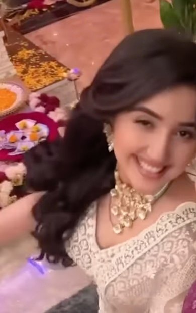 X se off hu, par #Ashnoorians se request hai jo jitna low jaye ignore them, Leave them to their karma.

Focus on hyping ashnoor, baki sb barasati mendak hai kch waqt me gayab ho jayege 🥱😂

Spread love and positivity 🤍 

#AshnoorKaur