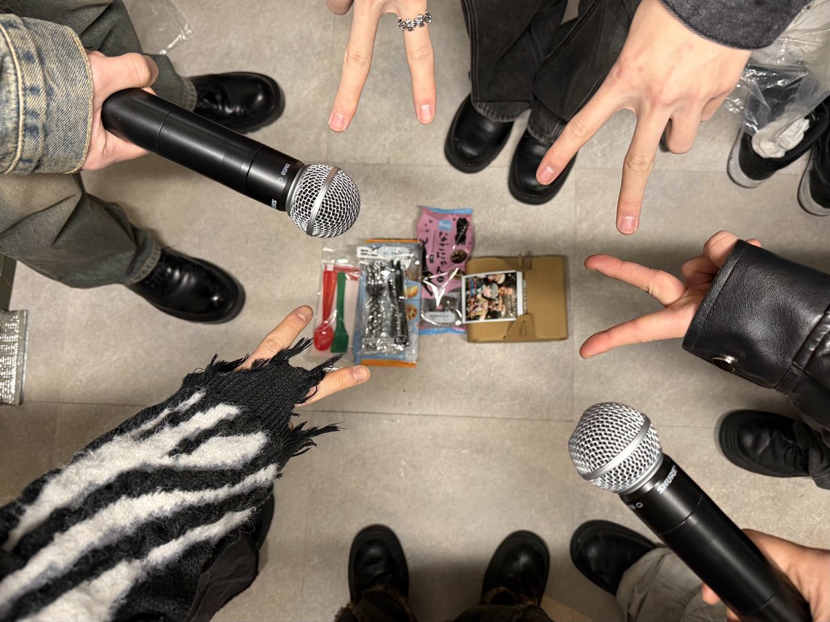 [#AIMERS]

AIMINGがいるからAIMERSはいつも元気でいられます👌🏻🌟

だいすき❣️

#AIMERS #에이머스 #エイマス
#AIMERS_1st_FANCONCERT
#WinterConfetti
