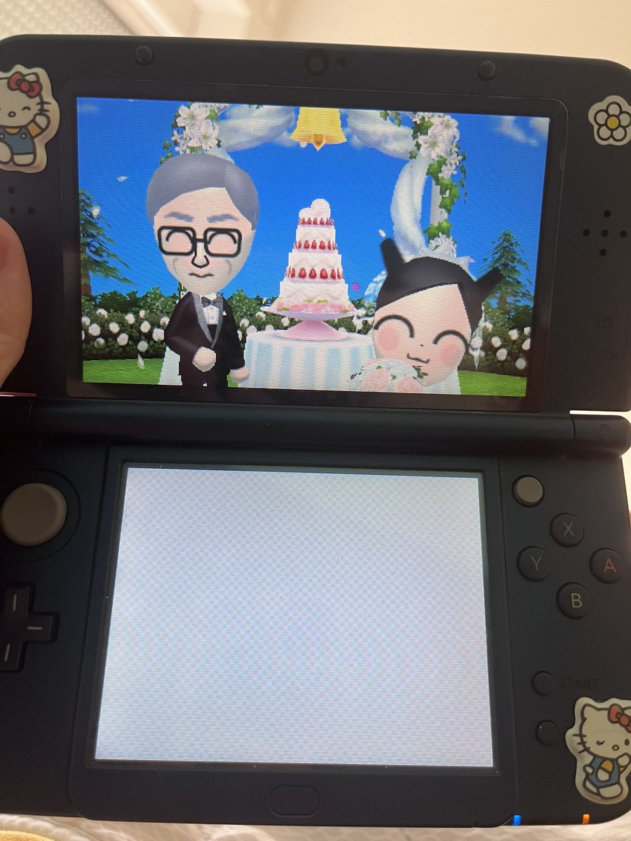 Kenzhouille's tweet photo. Mon OC qui se marie avec Melanchon et l’autre voulait juste doro jpp https://t.co/zR77MIr0fD