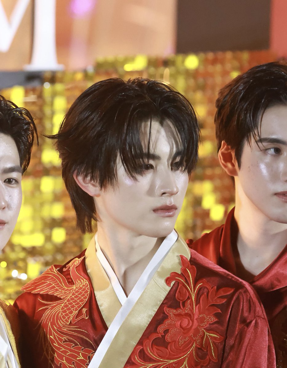 netnisa's tweet photo. CNY ICONSIAM WITH BUS に
BUSを招いてくださりありがとうございました 🧧✨

華やかな春節ステージで輝く12人を見られて本当に幸せです。
特別な時間をありがとうございました。

日本からいつも応援しています 🇯🇵❤️

#BUSCNYatICONSIAM
#BUSbecauseofyouishine https://t.co/RazBgP9SDr
