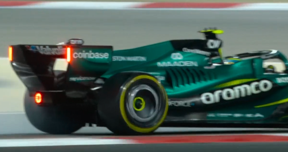 Nachez98's tweet photo. ¡Alonso va con branquias de un lado y del otro no! https://t.co/VLjvufBPvV