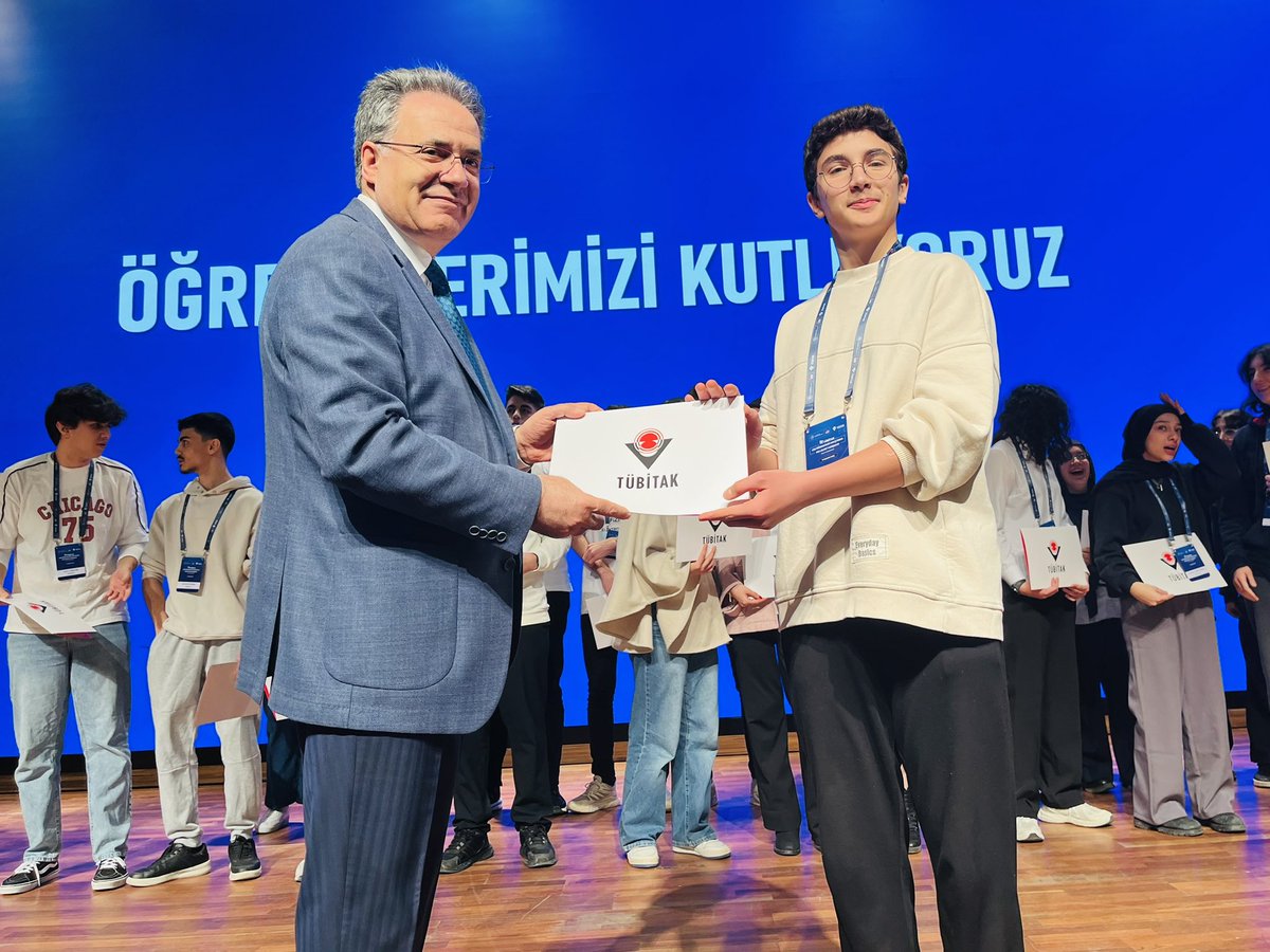 57.Tübitak Lise Öğrencileri Araştırma Projeleri Yarışması Malatya Bölge Yarışmalarında Sosyoloji alanında Bölge 1.liği elde eden danışman öğretmenimiz Begüm Şişman ve öğrencimiz Mehmet Kale’yi candan ve gönülden tebrik ediyorum…