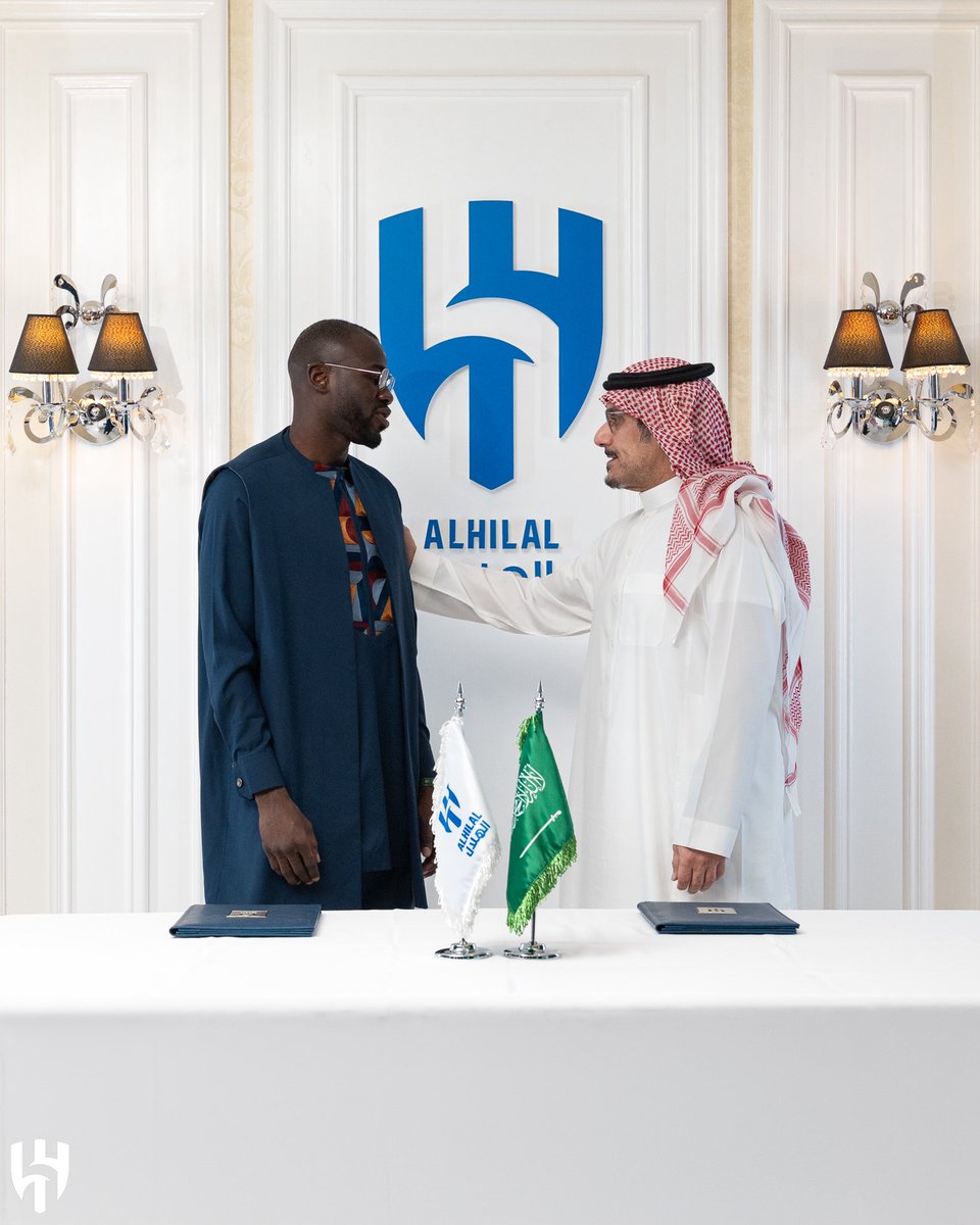 The President Nawaf Bin Saad with Kalidou Koulibaly during the ceremony of the signing ✍️💙