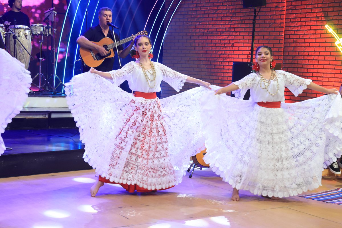 tererejerepy's tweet image. ¡Que bien bailan las chicas del Instituto de Arte de Olga Doldán! ✨

#tererejerepy por #telefuturopy 🎶