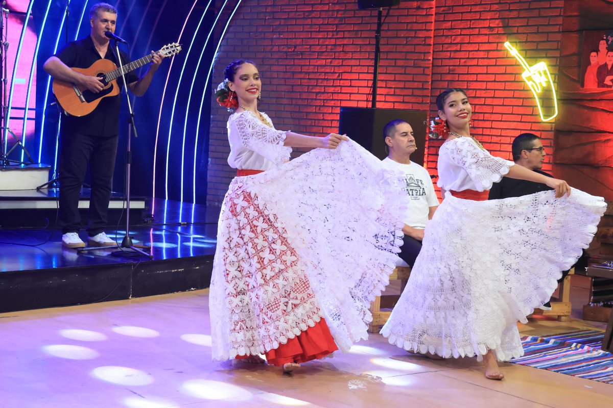 tererejerepy's tweet image. ¡Que bien bailan las chicas del Instituto de Arte de Olga Doldán! ✨

#tererejerepy por #telefuturopy 🎶