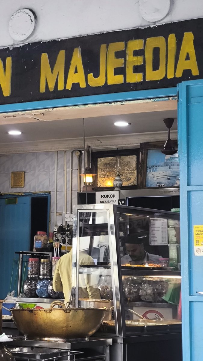 xixuxer's tweet photo. Port OG Ipoh
Ayam vanggey
Sambal nyok
Surrrrrrrr https://t.co/nyZ6bmSgSx