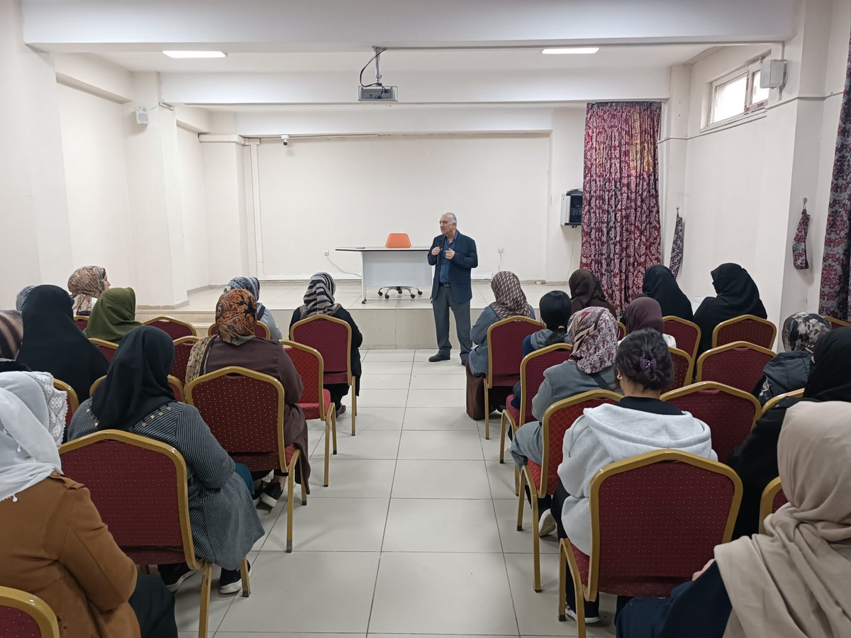 Turgut Özal kız İmam Hatip Anadol lisesi Aile de çocuğu anlamak semineri düzenlendi