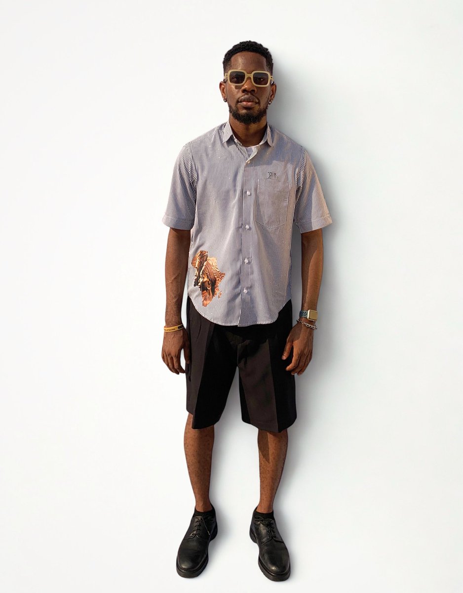PazRuz_'s tweet photo. The Artist shirt: 

🏷️ #47,600 https://t.co/hM8VAo40Zt