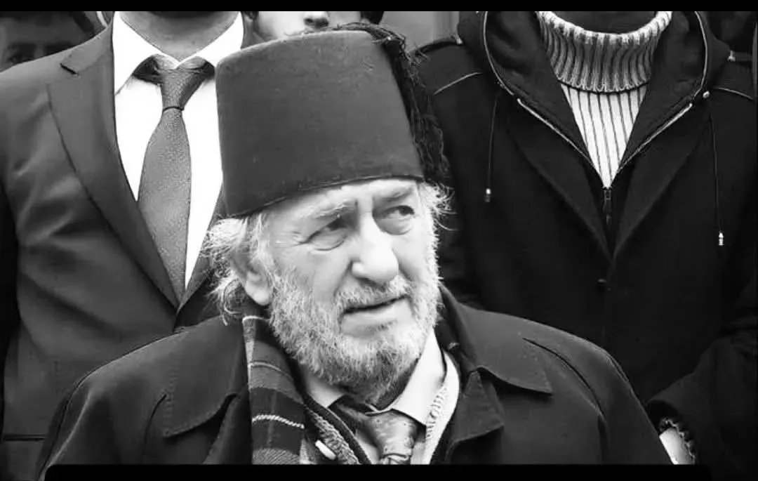 KADİR MISIROĞLU'NU, MHP  MİLLETVEKİLİ YÜCEL BULUT'TAN DİNLEYELİM!
''Ölenin ardından konuşmak, feslinin icadıdır 

Ama fesli bir çok ölen hakkında çok şey söylemiş, çoğu iftira olan yakıştırmalar yapmayı adet edinmişti.

Pek vicdan sahibi değildi.

O zamanlar Ortadoğu Gazetesi'nde