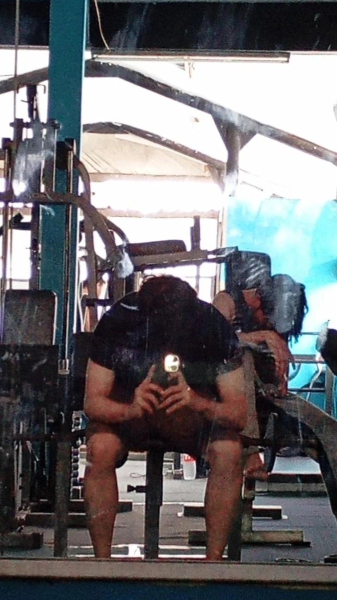 onlybraaa's tweet image. sayang aku lagi gym nih, pulang mau aku bawain martabak manis atau telur gulung? misal