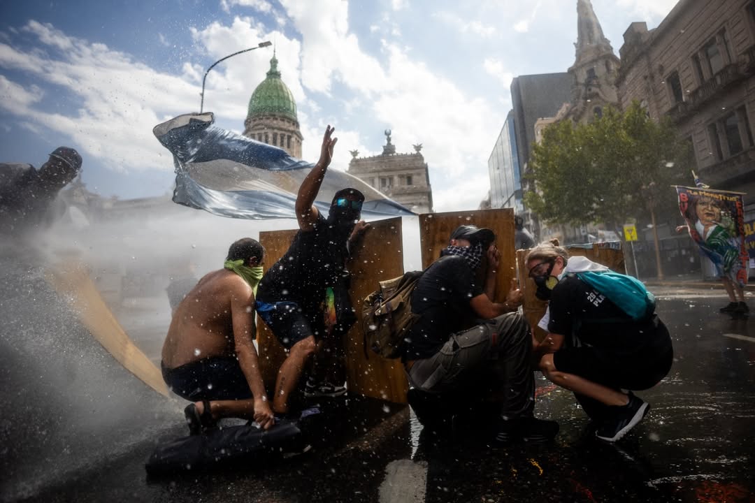 ultras_antifaa's tweet photo. Protests against the far-right Milei government in #Argentina. https://t.co/kuF2gaMSF0